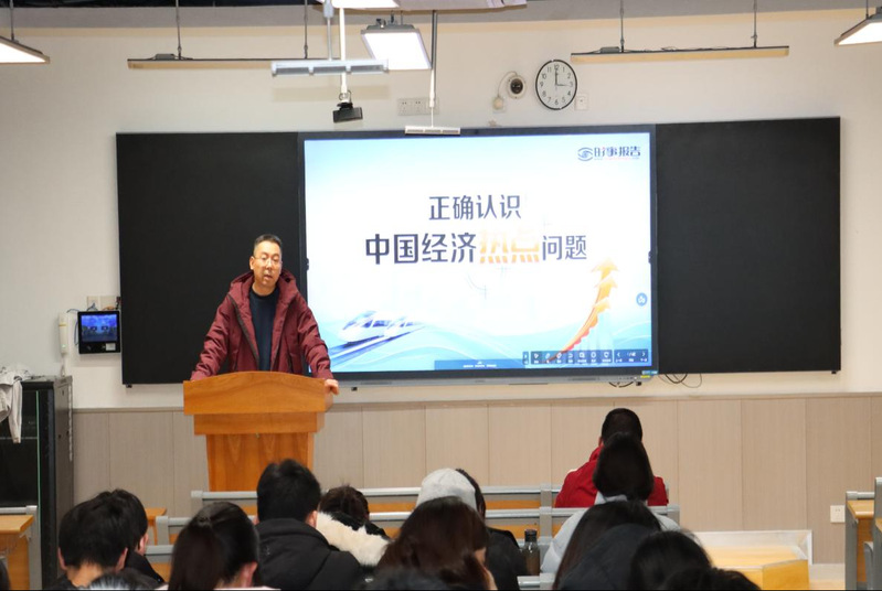 校领导进课堂：副校长孙遥为学生...